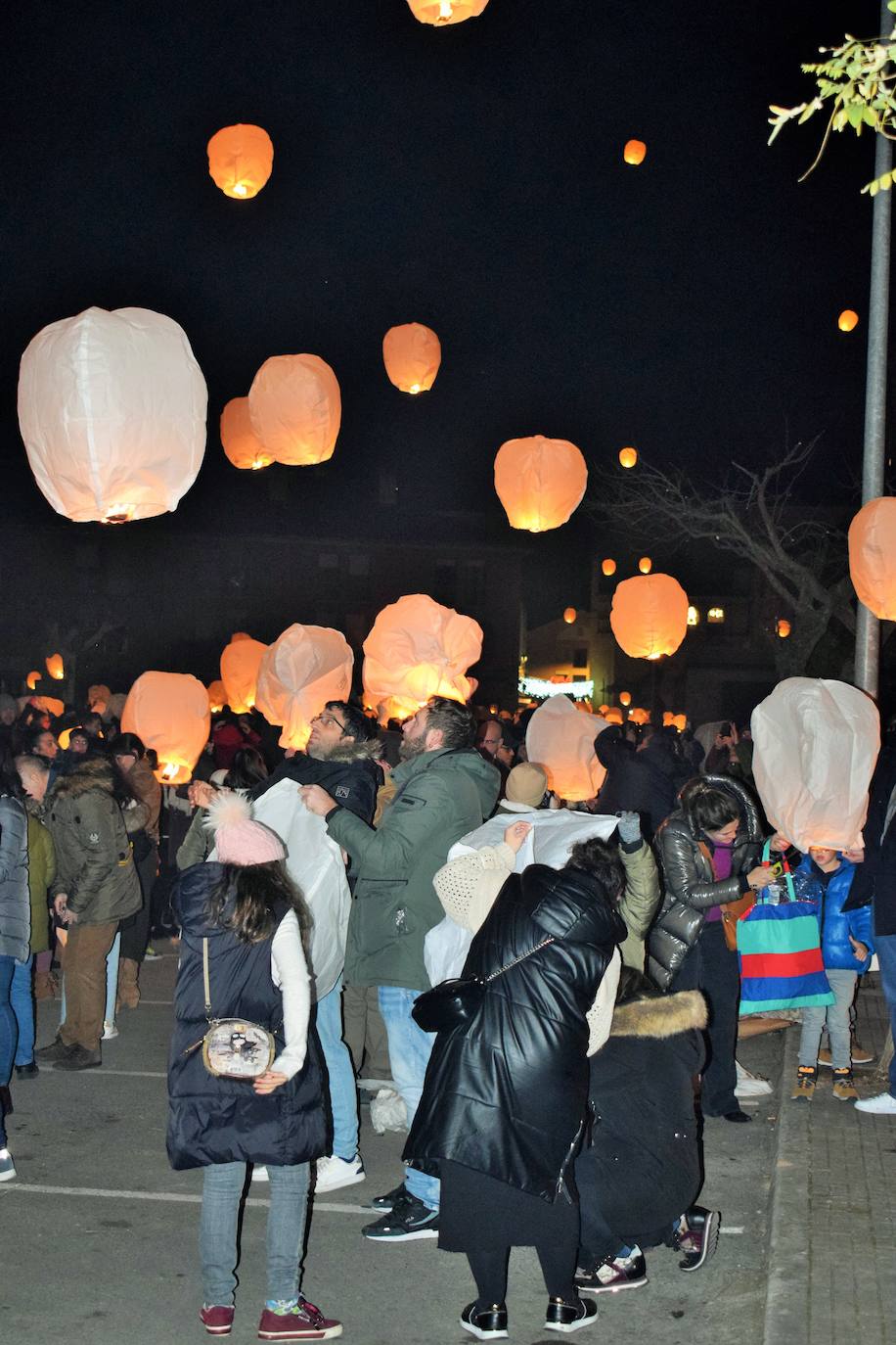 Suelta de farolillos en Fuenmayor