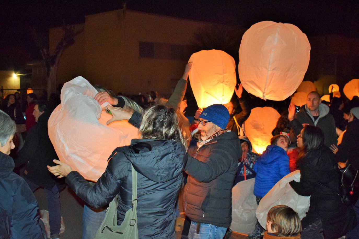 Suelta de farolillos en Fuenmayor