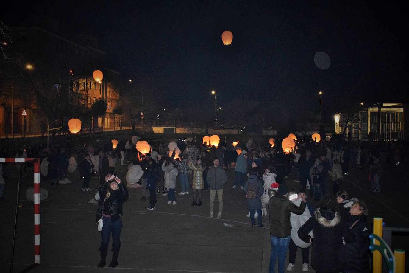 Suelta de farolillos en Fuenmayor