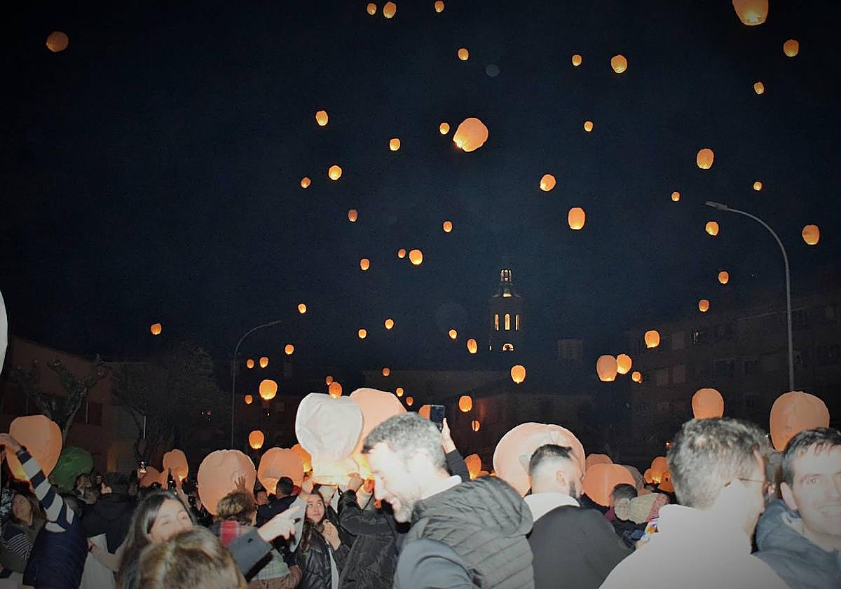Suelta de farolillos en Fuenmayor