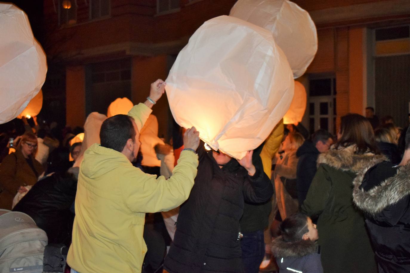 Suelta de farolillos en Fuenmayor
