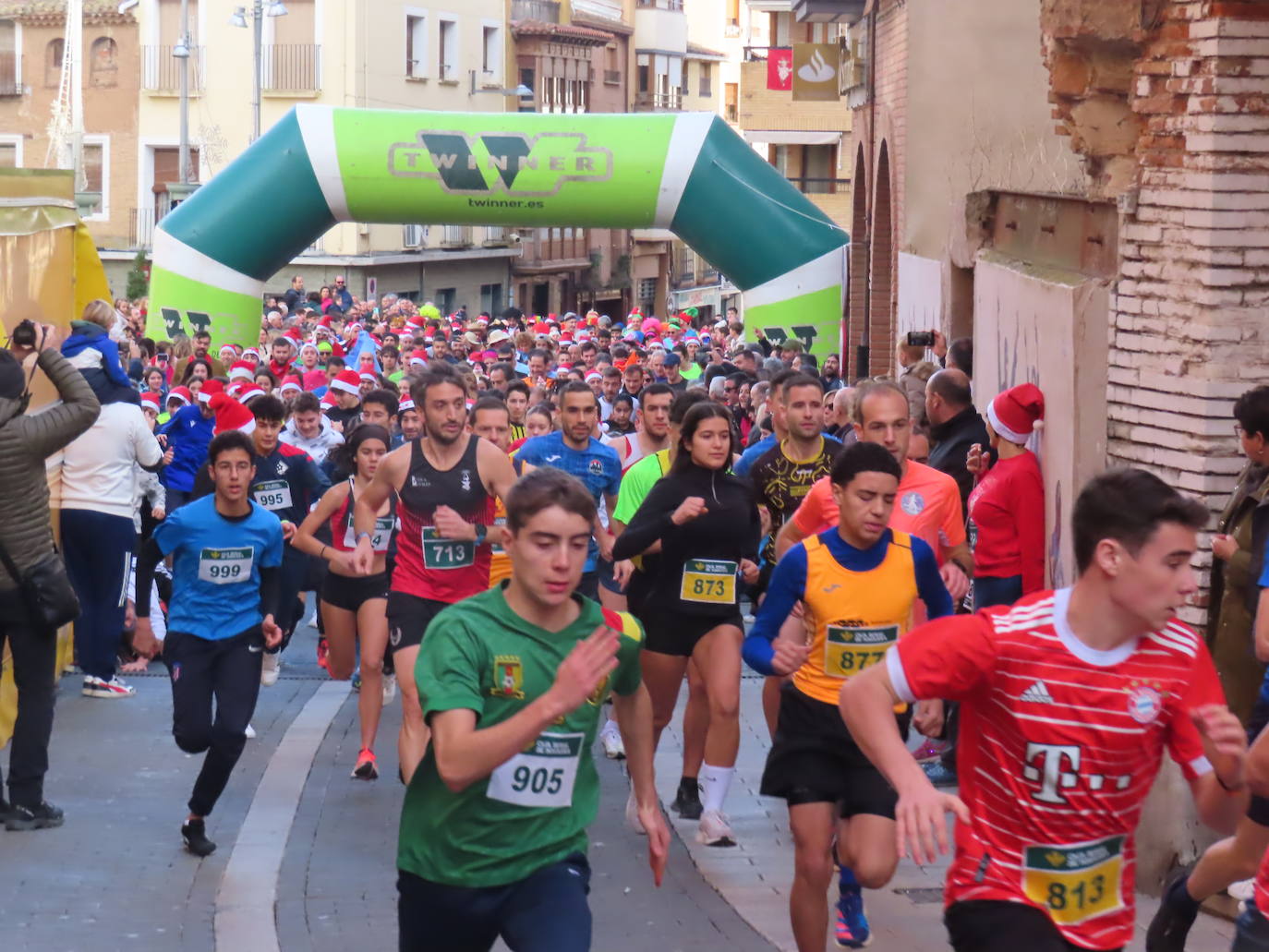 Lázaro e Itzi vencen en la San Silvestre de Alfaro, que reunió a cerca de 800 corredores