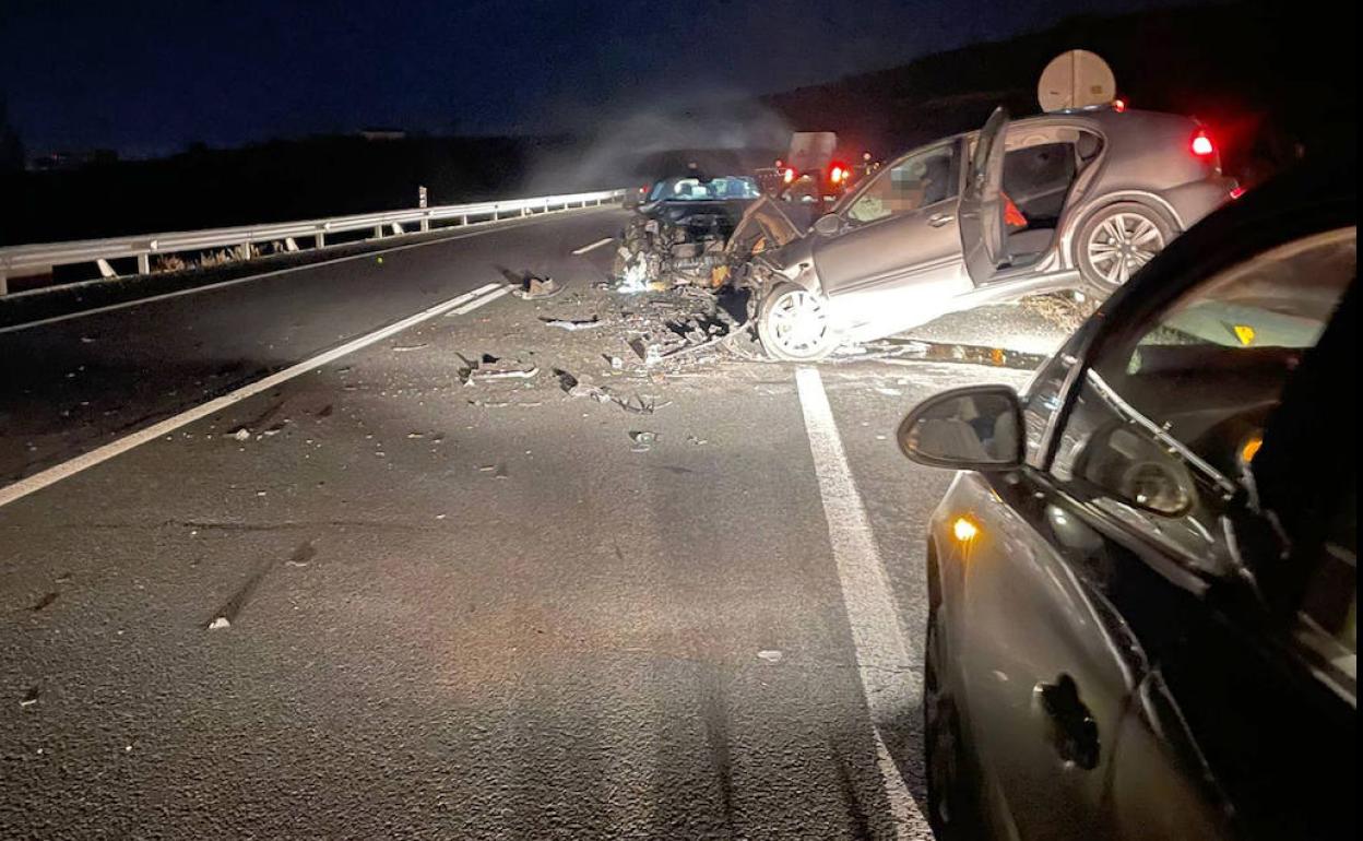 Los dos coches que sufrieron el choque este sábado. 