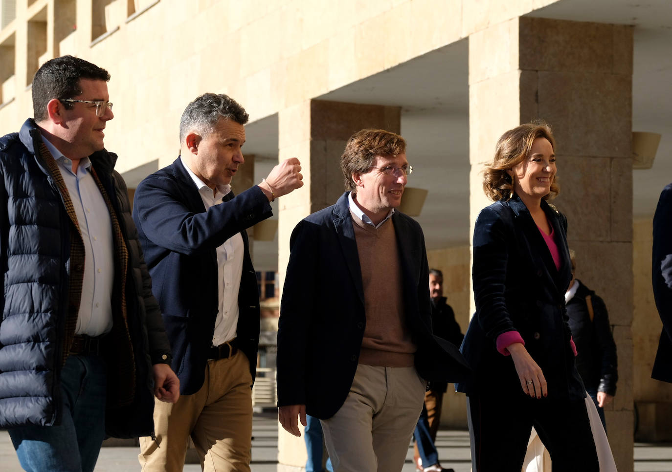 Fotos: Almeida y Gamarra acompañan a Conrado Escobar en su presentación como candidato a la Alcaldía de Logroño