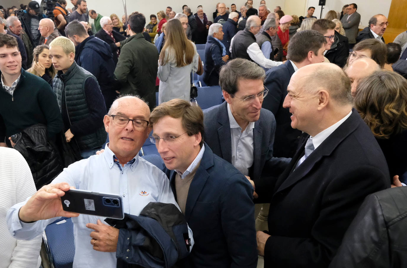 Fotos: Almeida y Gamarra acompañan a Conrado Escobar en su presentación como candidato a la Alcaldía de Logroño