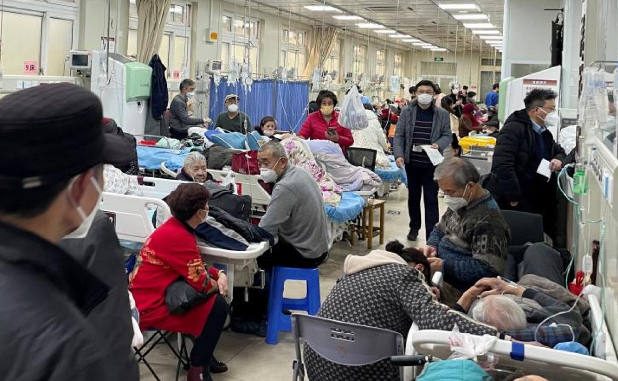 Hospitales como el de Shanghái están colapsados ante la nueva ola de covid en China. 