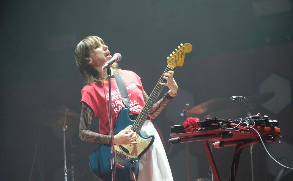 Un momento del concierto de Zahara, anoche en el Auditorio de Riojafórum. 