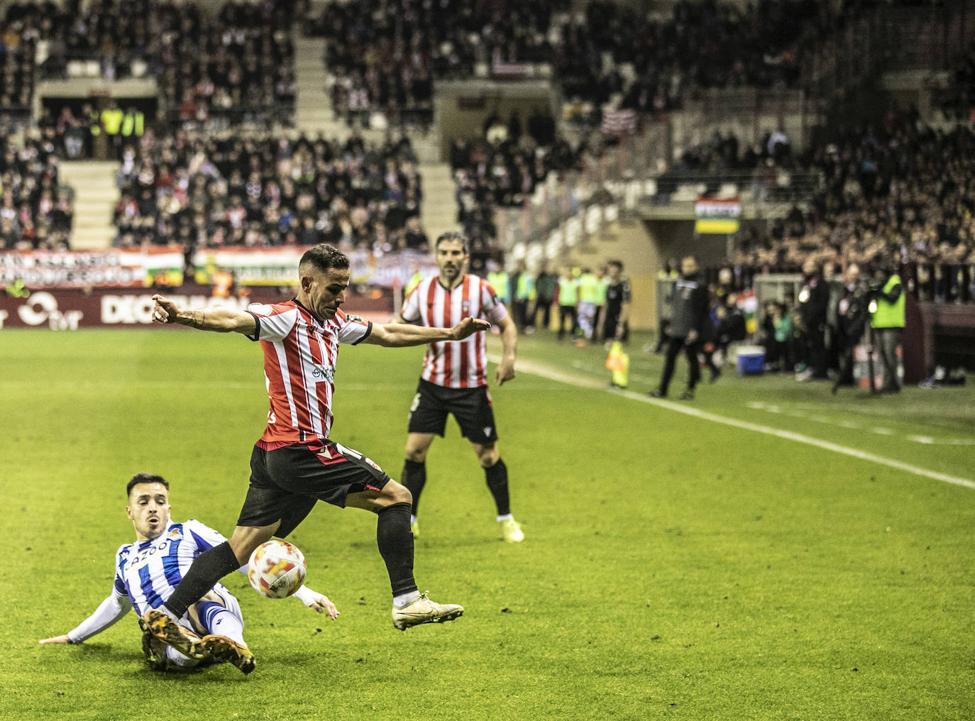 Fotos: El partido de Copa en Las Gaunas se vivió con emoción