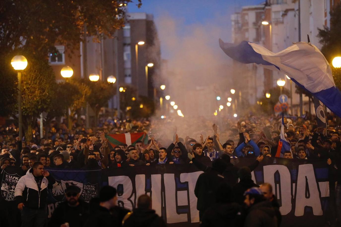 Fotos: El camino de la afición de la Real de República Argentina a Las Gaunas