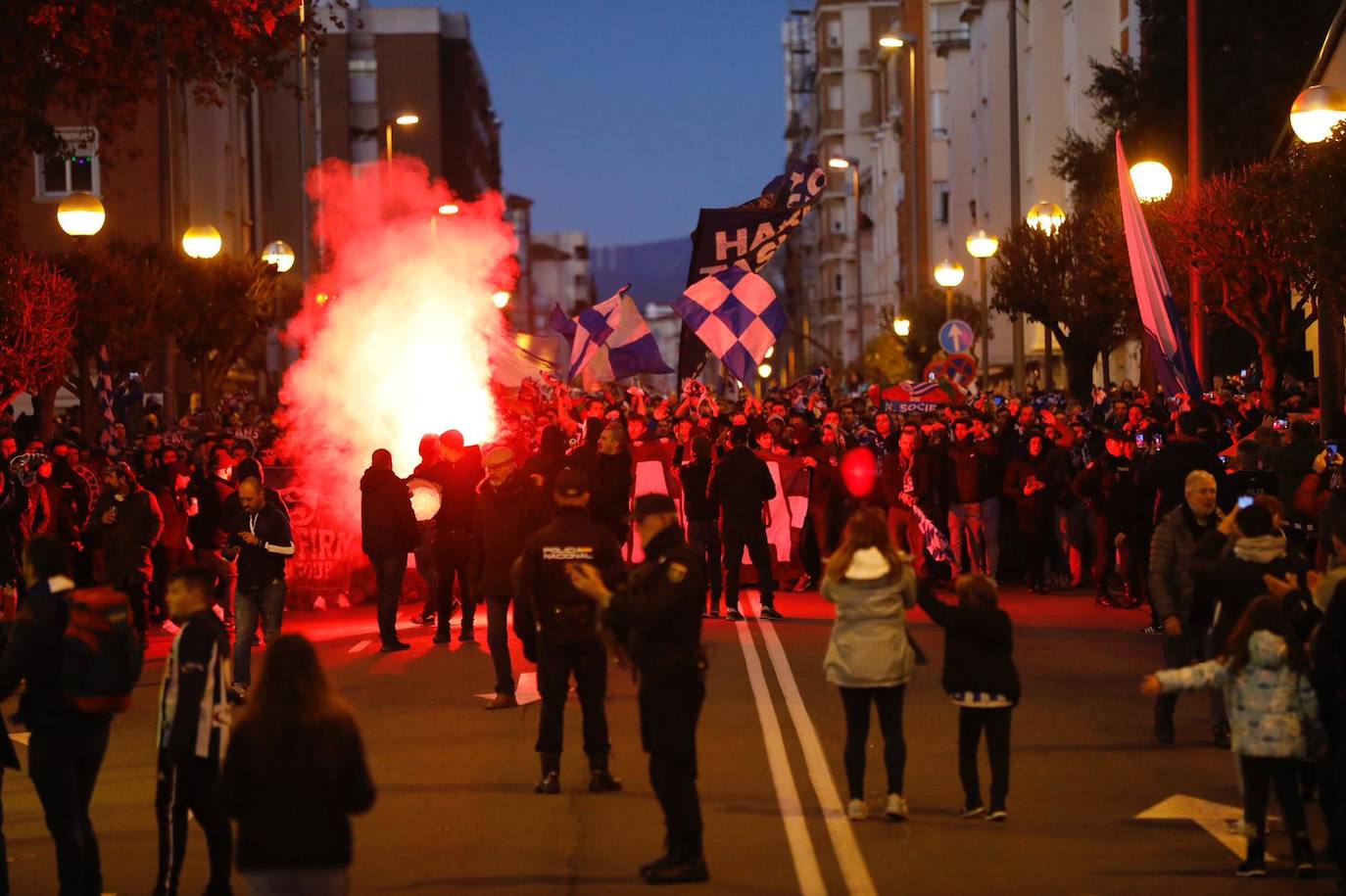 Fotos: El camino de la afición de la Real de República Argentina a Las Gaunas