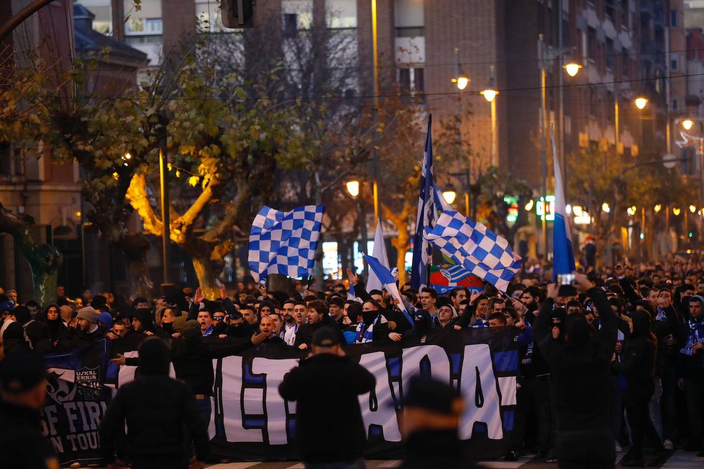 Fotos: El camino de la afición de la Real de República Argentina a Las Gaunas