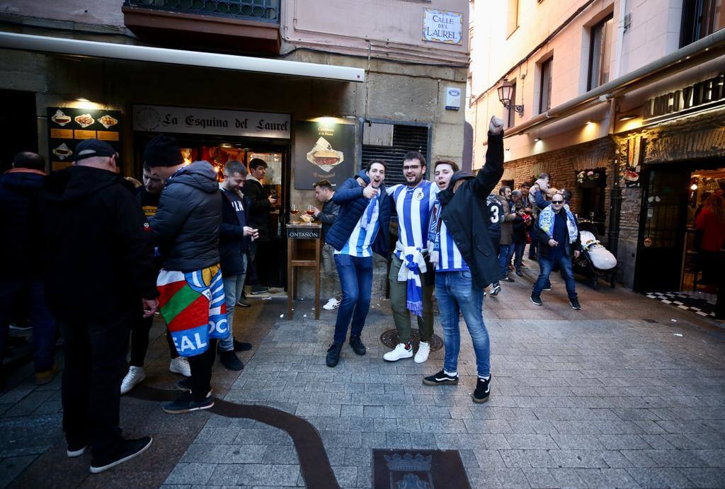 Fotos: Las aficiones de la UDL y la Real Sociedad toman Logroño