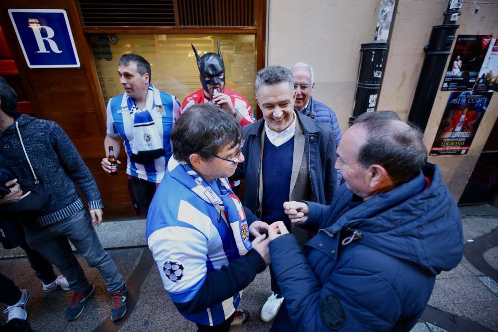 Fotos: Las aficiones de la UDL y la Real Sociedad toman Logroño