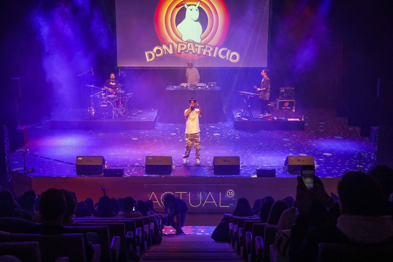 Fotos: Don Patricio prestigia el trap con un directo muy divertido y bailable