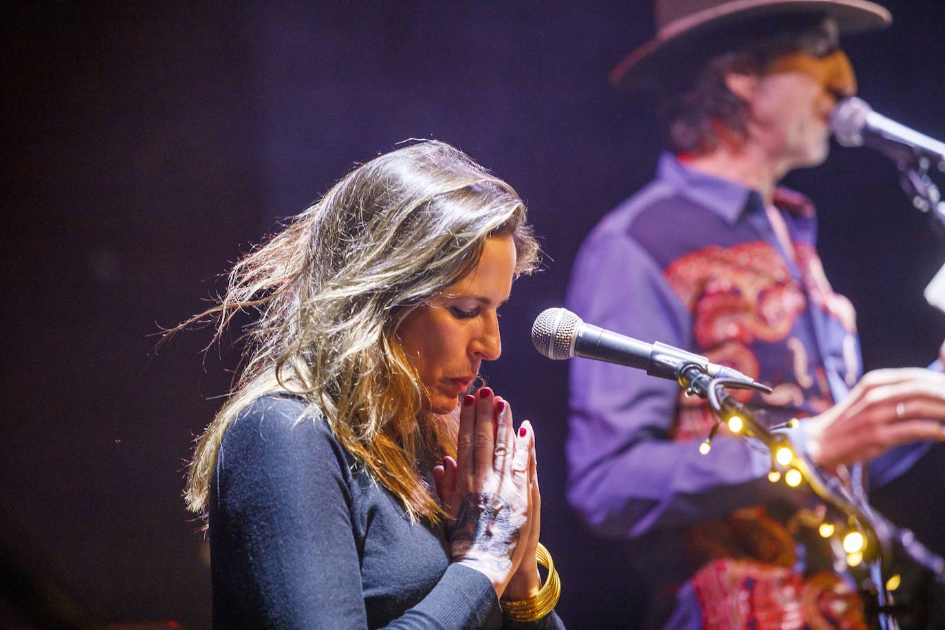 Fotos: Rebeca Jiménez y Benjamín Prado en la sala Gonzalo de Berceo