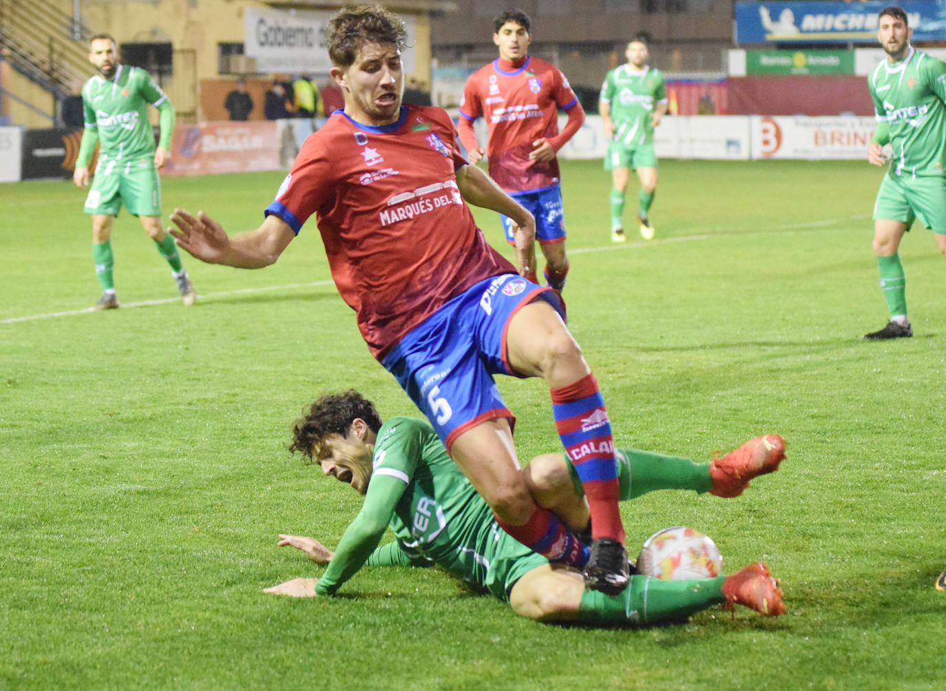 Fotos: Las imágenes del partido entre el CD Calahorra y el Cornellá