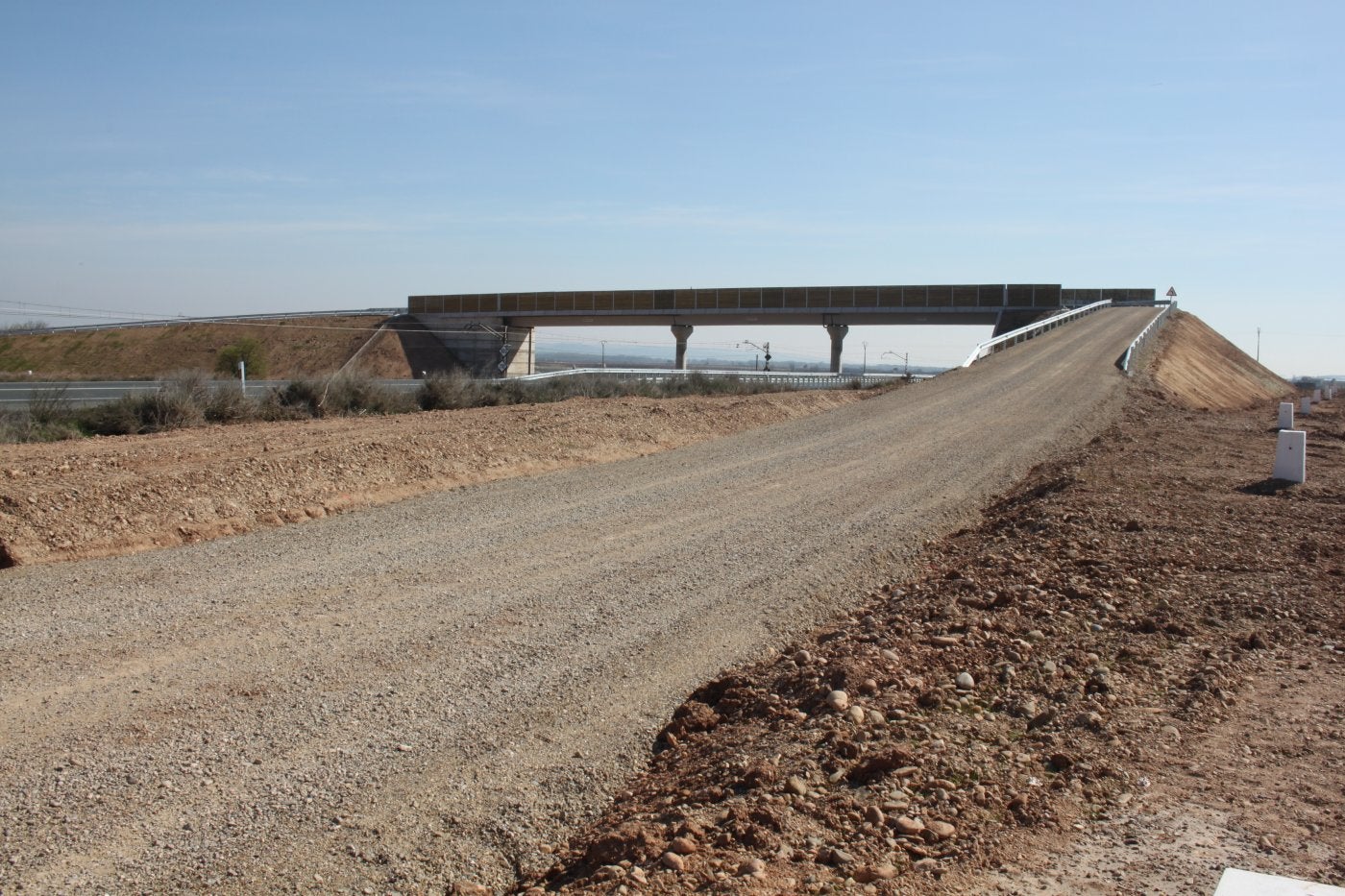 El Ayuntamiento vigilará que el nuevo puente mejore el de 2021. 