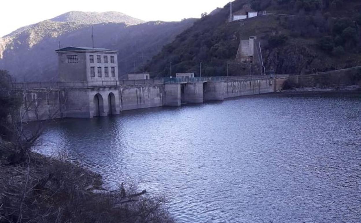 El agua ya ha tomado buena parte de Mansilla, como se ve en esta imagen de este martes. 