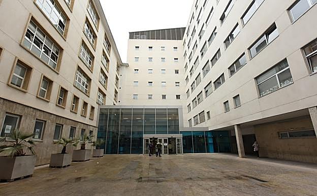 Acceso al área de hospitalización del San Pedro