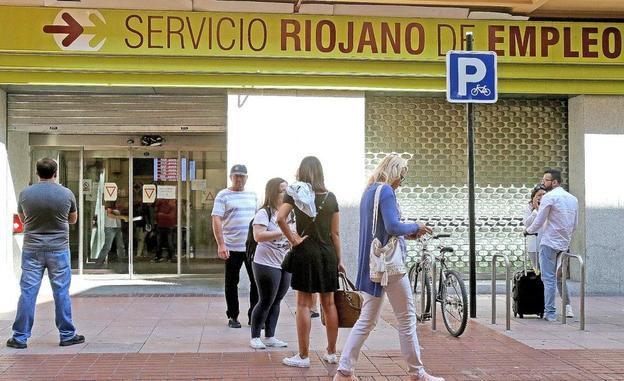 La tasa masculina baja un 9,5%, por encima del 1,6% de la femenina