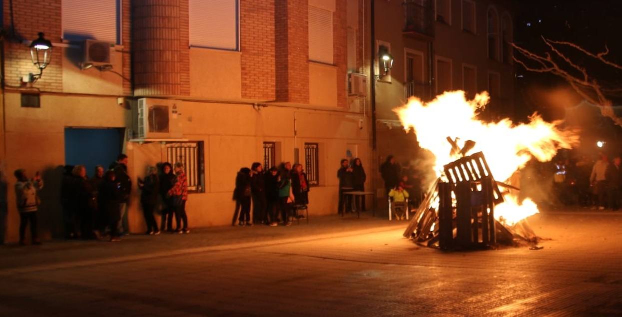 Fuego encendido por el Ayuntamiento de Cervera