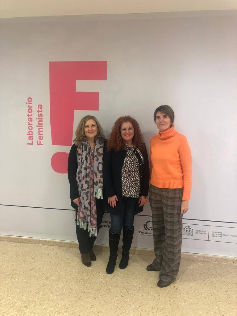 Fernández, Rufino y Tobías, en el Laboratorio Feminista. 
