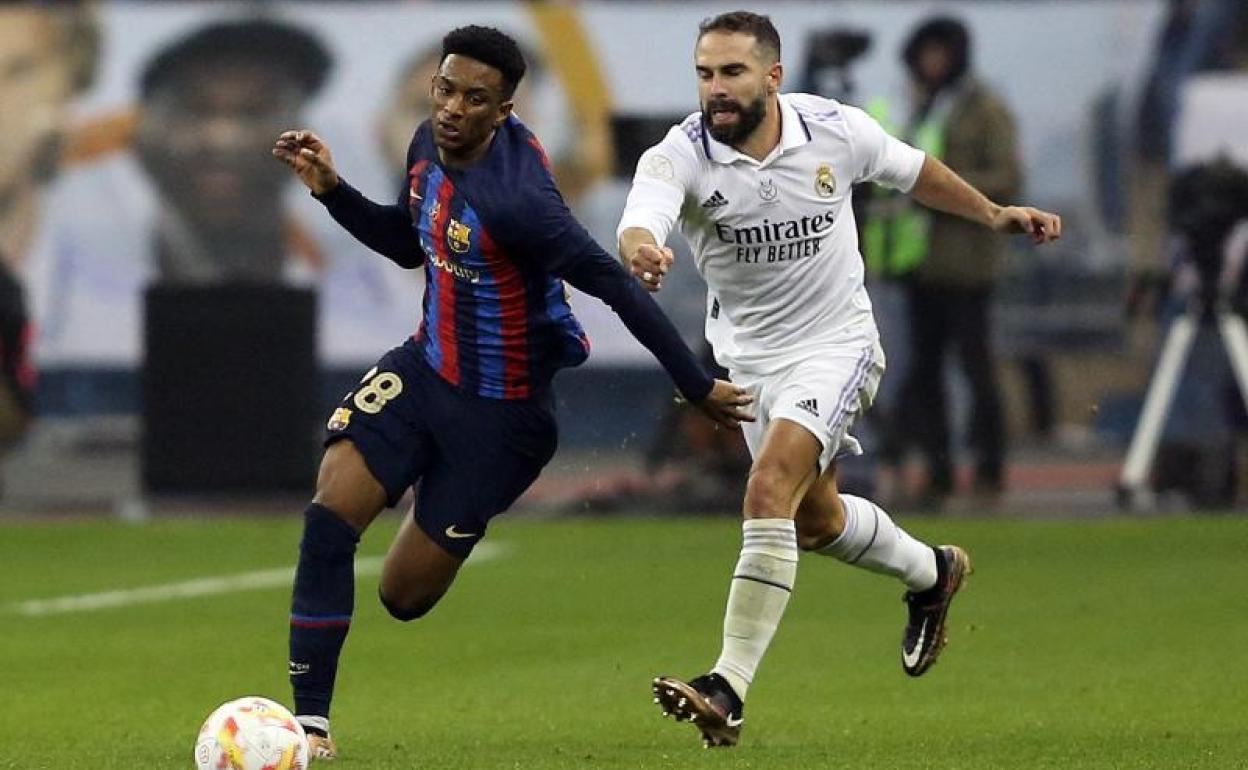 Dani Carvajal, superado por Balde en la final de la Supercopa de España. 