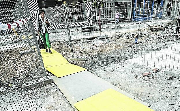 Aspecto de la calle Doctores Castroviejo en el transcurso de las obras. 