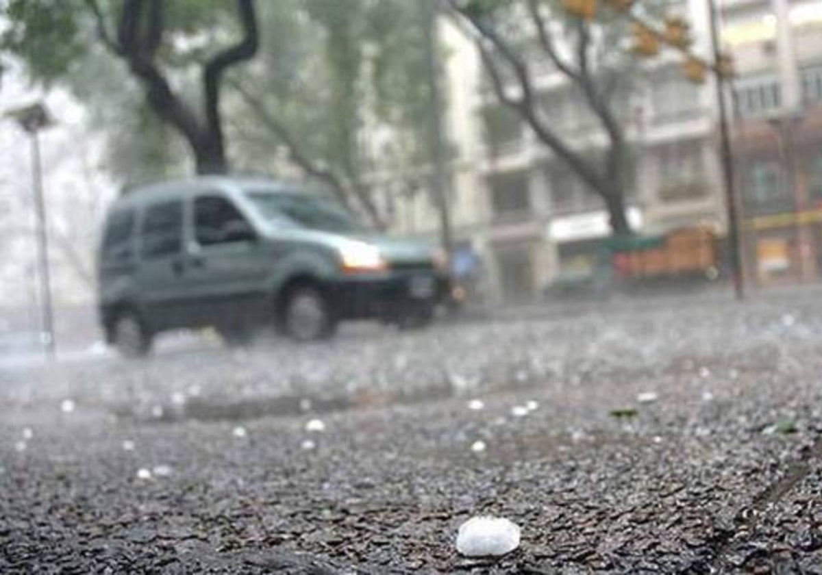 En caso de que el granizo provoque daños en las lunas del coche la reparación está cubierta por la cobertura del seguro 