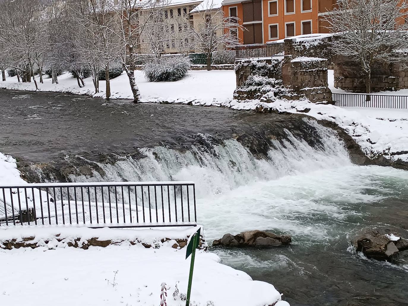 Fotos: La nieve y el hielo llegan a La Rioja