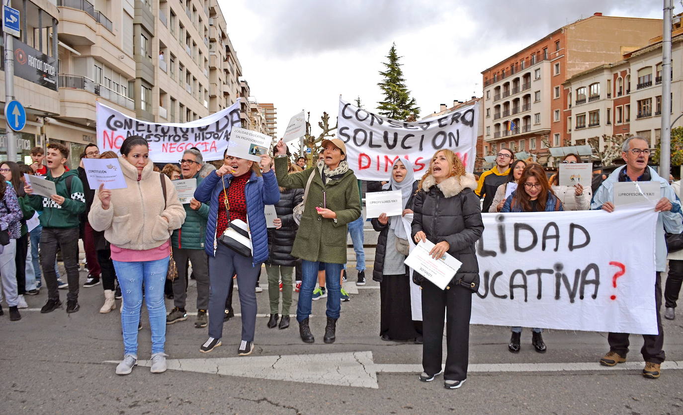 Protesta por falta de profesores en el IES Cidacos de Calahorra el pasado mes de noviembre. 