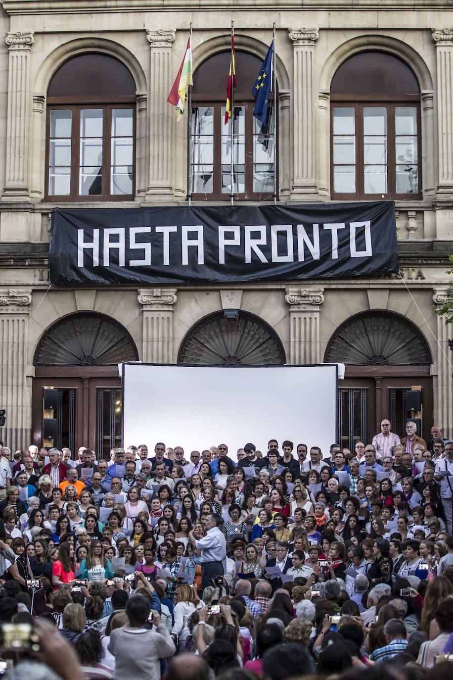 Despedida en 2016 del Sagasta, que se fue arropado por miles de personas. 