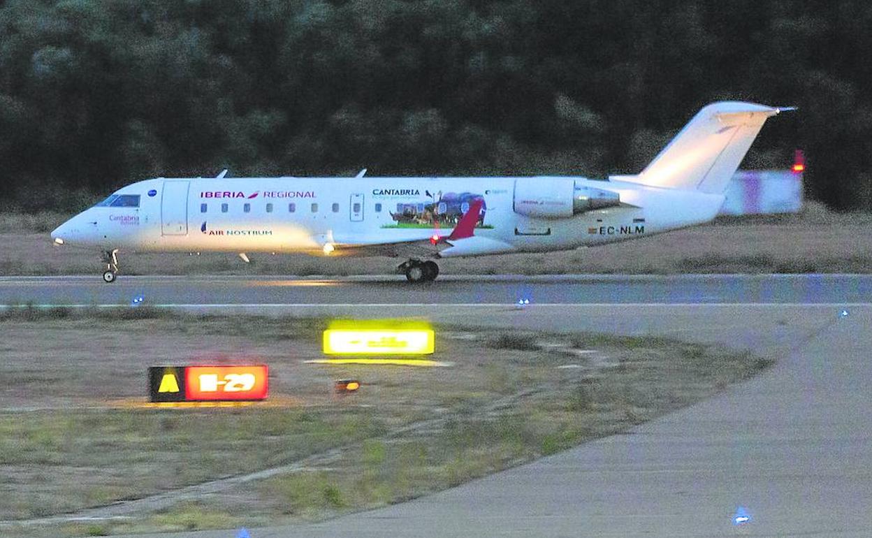 Uno de los vuelos con salida desde el aeropuerto de Agoncillo en dirección a Madrid, en una imagen de archivo. 