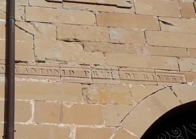 Imagen secundaria 1 - Placa con alusiones franquistas en Tricio, Sajazarra y Tirgo. 