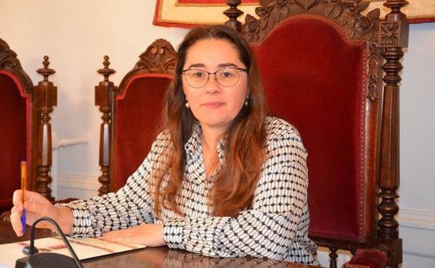 Elisa Garrido, alcaldesa de Calahorra, en el salón de plenos.