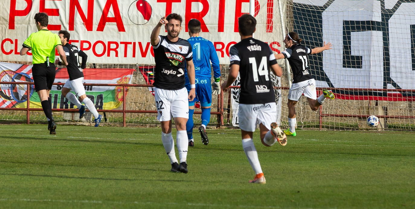 Ángel Sánchez, durante un partido ante la SD Logroñés, su nuevo equipo. 