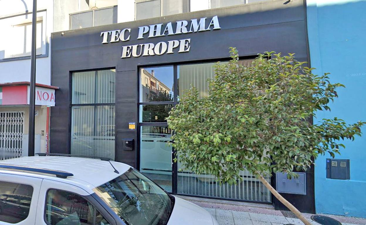 Fachada de la empresa Tec Pharma, que vendió las mascarillas defectuosas. 