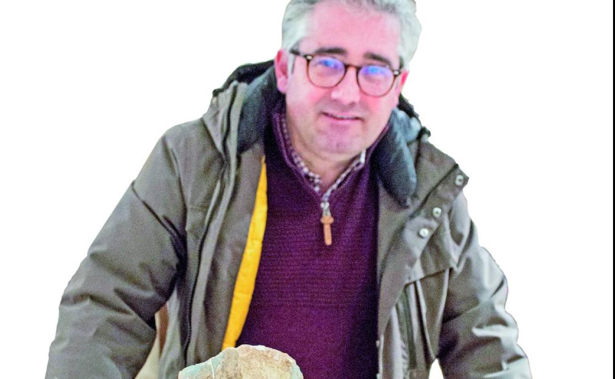 Francisco Javier Díez Morrás, junto al crucero. 