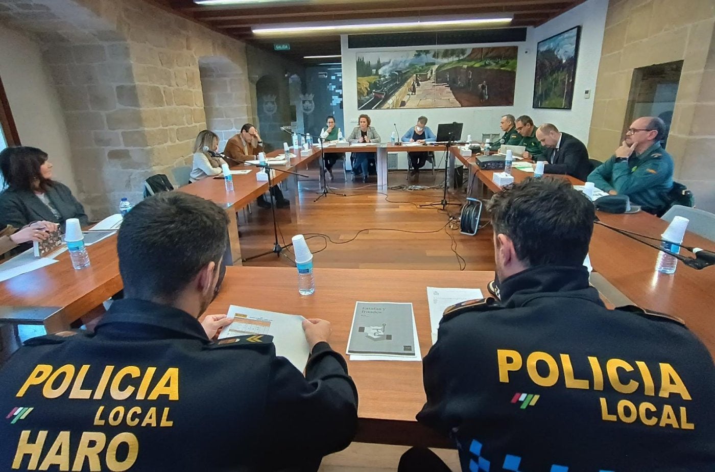 Imagen de la reunión celebrada ayer en el palacio Bendaña de Haro. 