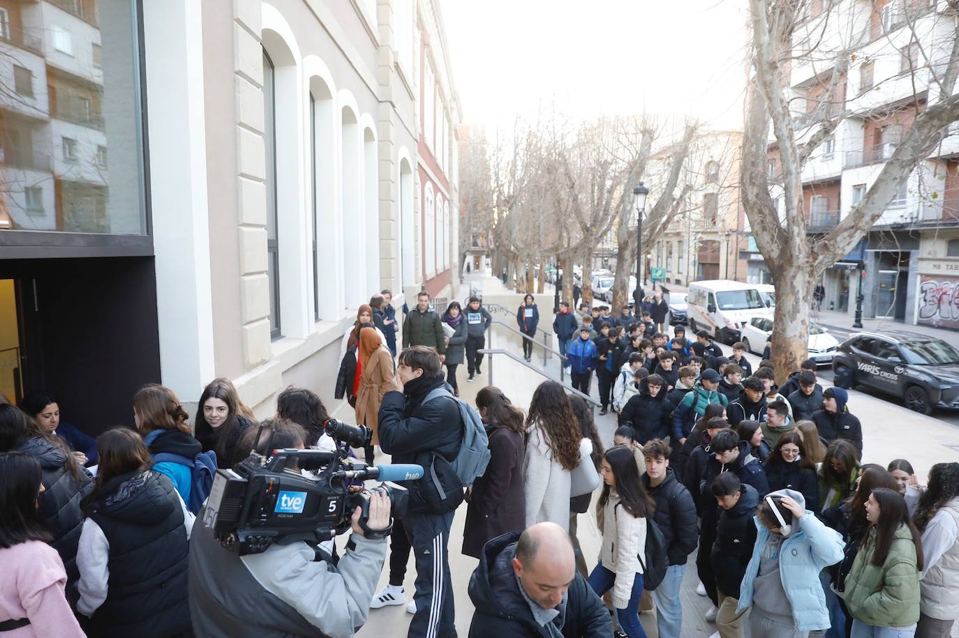 Fotos: El Sagasta recobra la vida: estudiantes y docentes estrenan el nuevo instituto