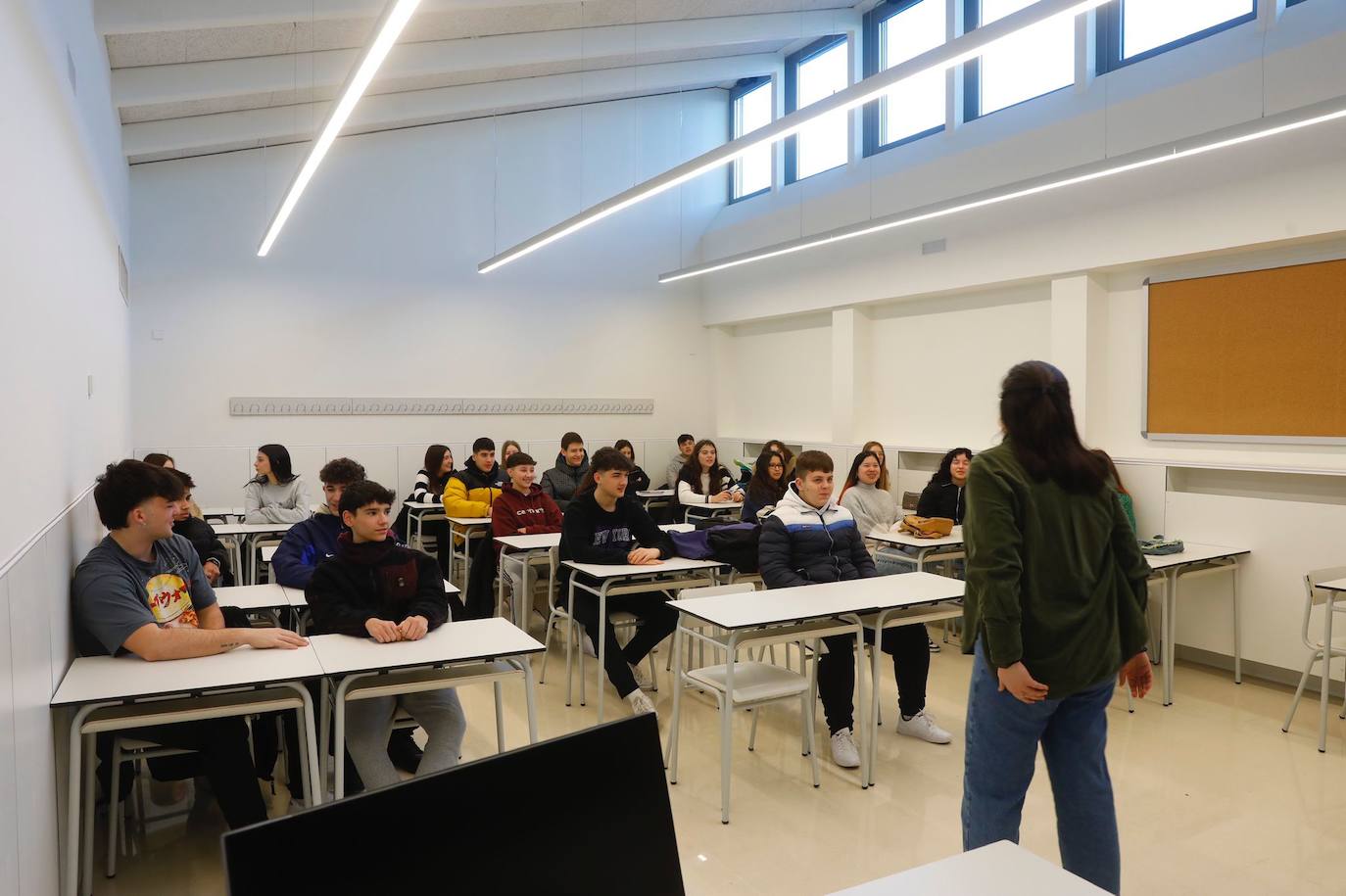 Fotos: El Sagasta recobra la vida: estudiantes y docentes estrenan el nuevo instituto