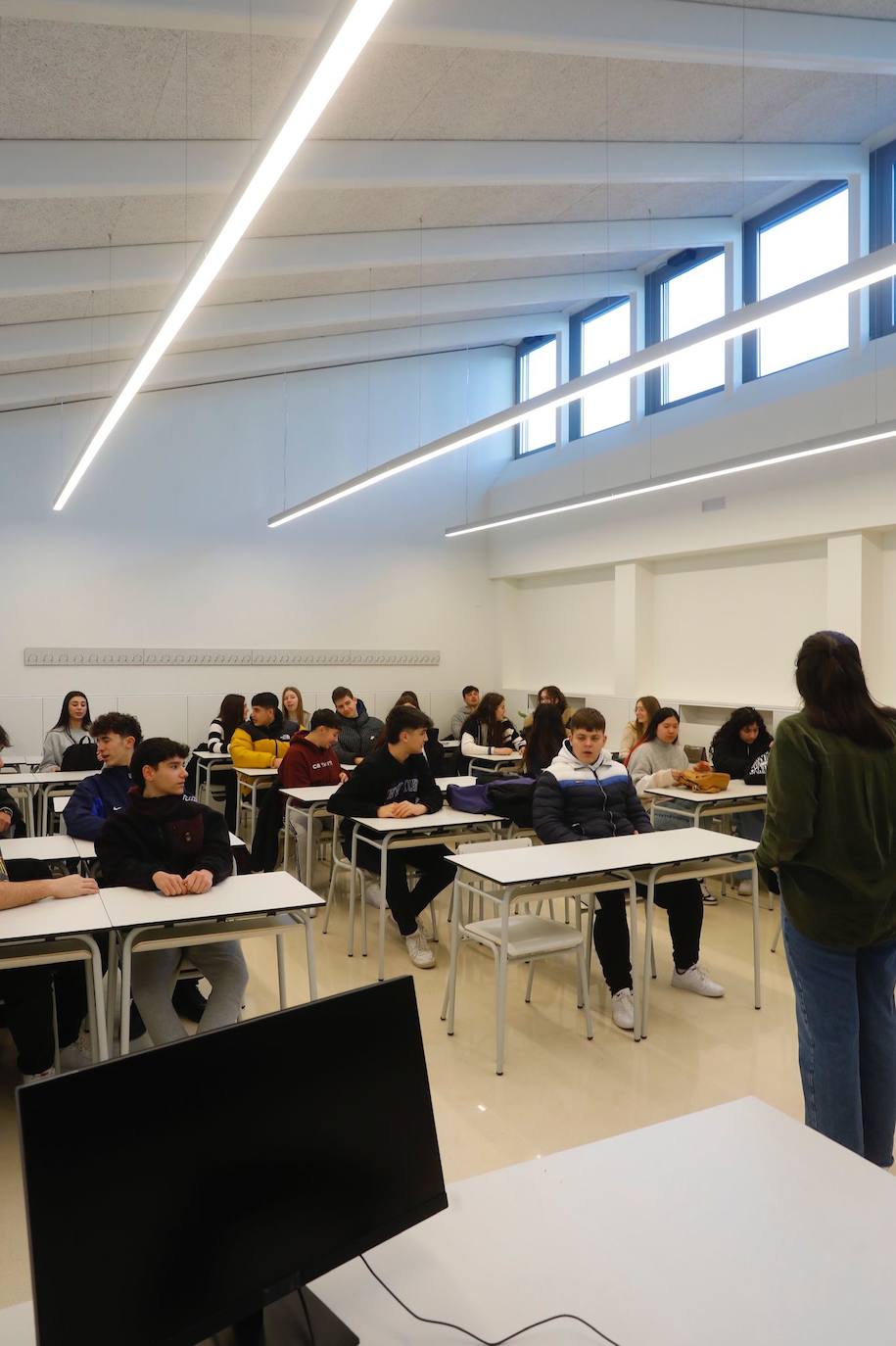 Fotos: El Sagasta recobra la vida: estudiantes y docentes estrenan el nuevo instituto