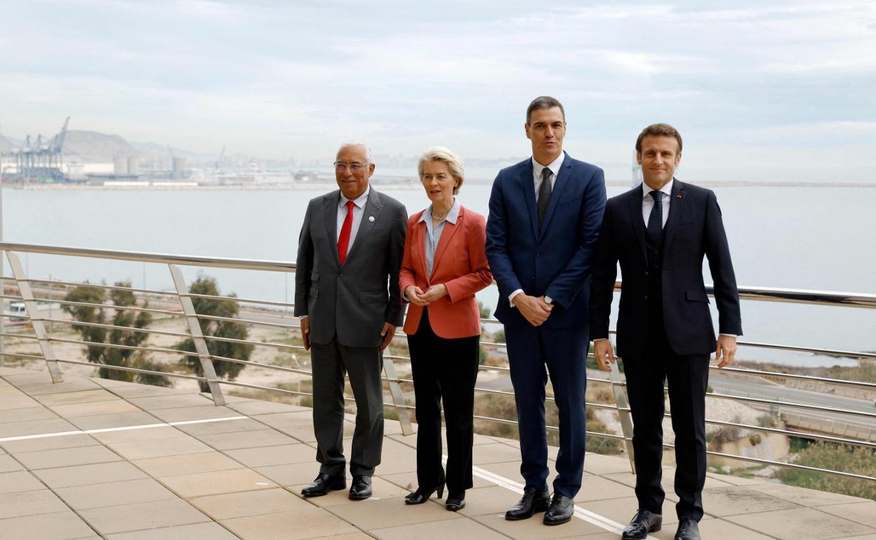 Encuentro celebrado en Alicante entre los presidentes portugués, francés y español, y de la Comisión.