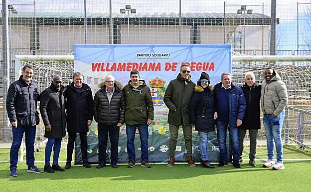 Veteranos de ambos equipos, en la presentación de la iniciativa