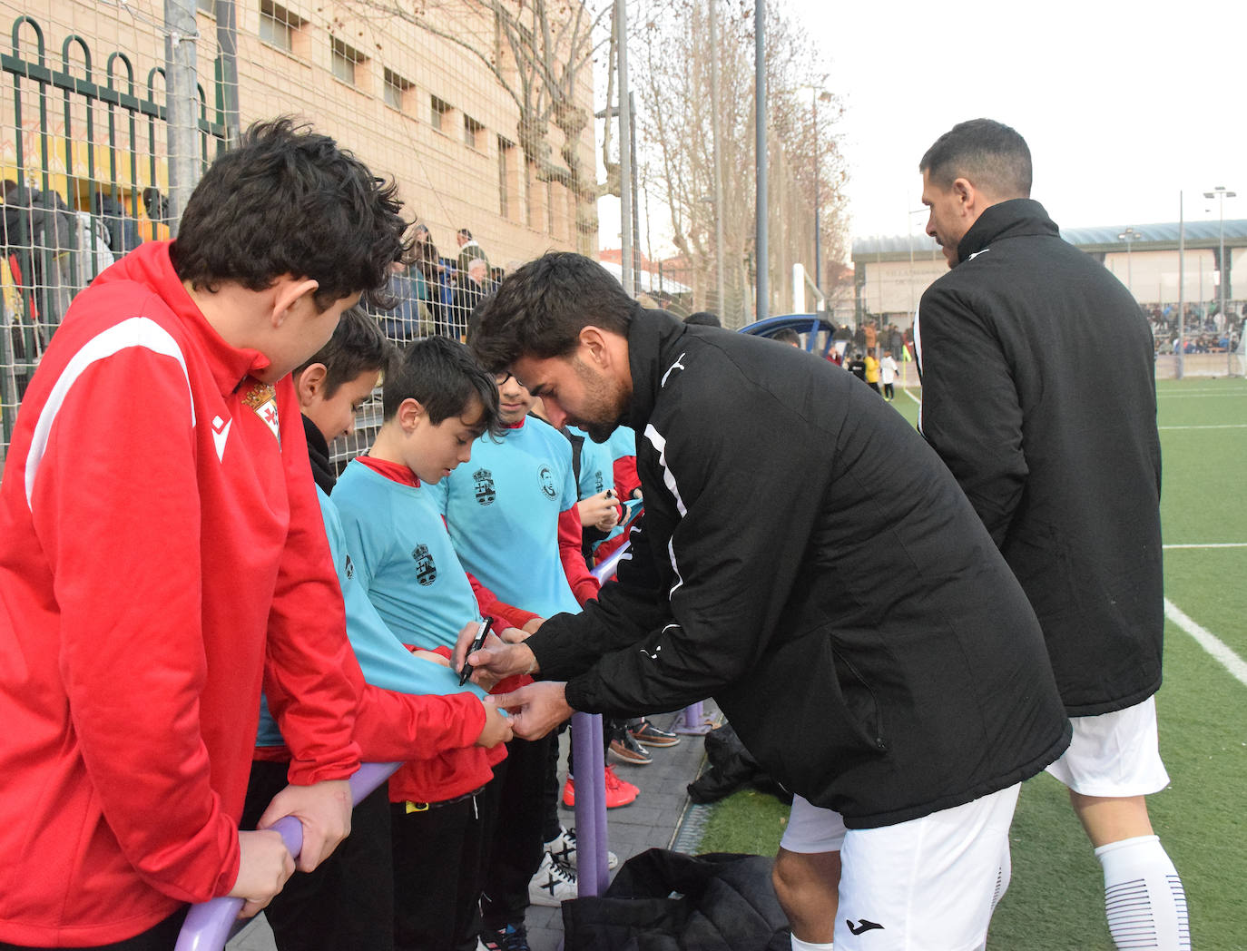 Fotos: El partido benéfico entre veteranos del Real Madrid y el Logroñés en Villamediana