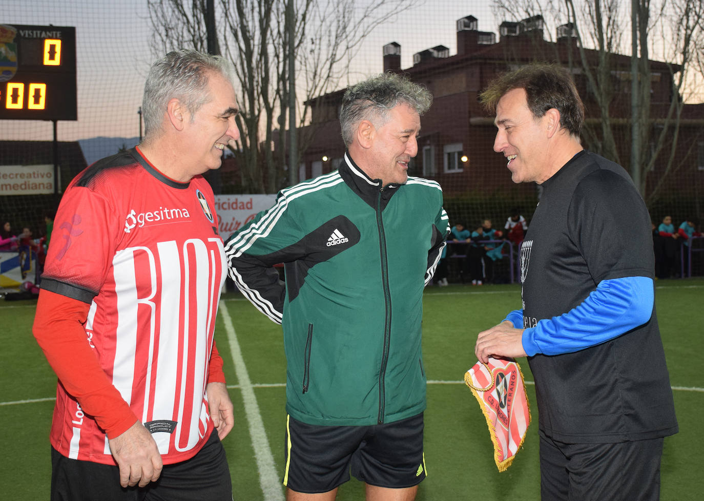 Fotos: El partido benéfico entre veteranos del Real Madrid y el Logroñés en Villamediana