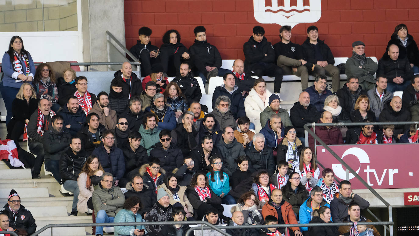Fotos: El ambiente en la grada de Las Gaunas en el derbi SDL-UDL