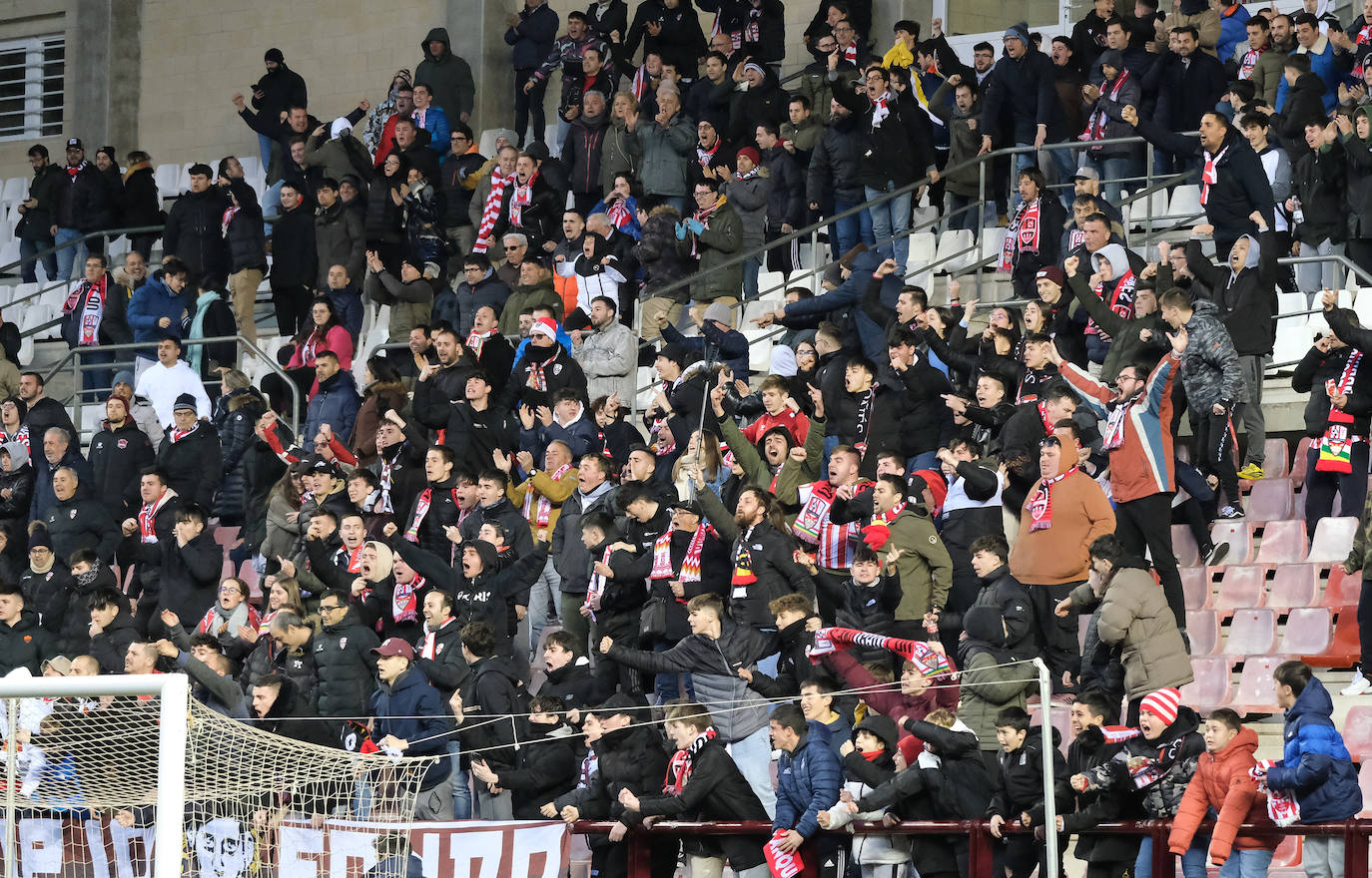 Fotos: El ambiente en la grada de Las Gaunas en el derbi SDL-UDL