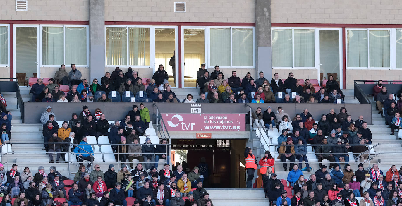 Fotos: El ambiente en la grada de Las Gaunas en el derbi SDL-UDL