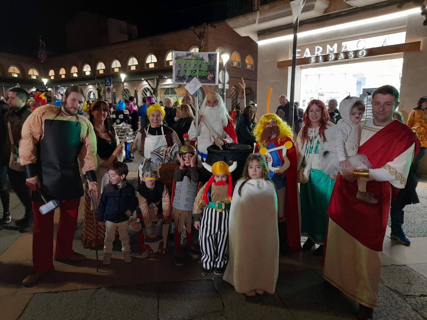 Fotos: La Reina del Carnaval encabeza el pasacalles en Calahorra